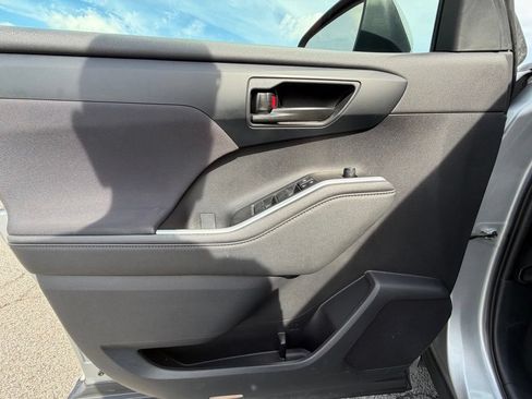 Used 2023 Toyota Highlander L AWD/4WD image 20
