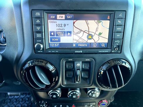 Used 2012 Jeep Wrangler Unlimited Sahara image 25