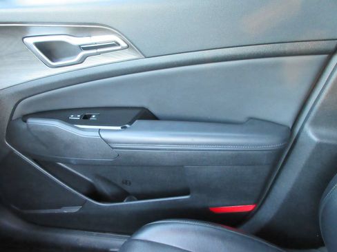 Used 2023 Kia Sportage X-Line AWD/4WD image 31