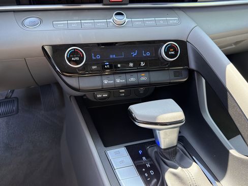 Used 2024 Hyundai Elantra SEL image 8