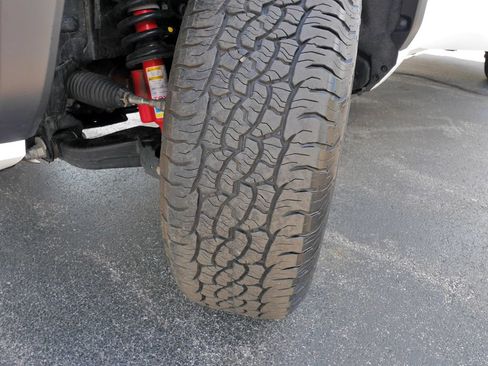 Used 2025 Toyota Tacoma TRD Off-Road AWD/4WD image 28
