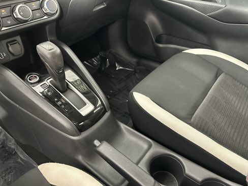 Used 2022 Nissan Versa SV w/ Trunk Package image 25