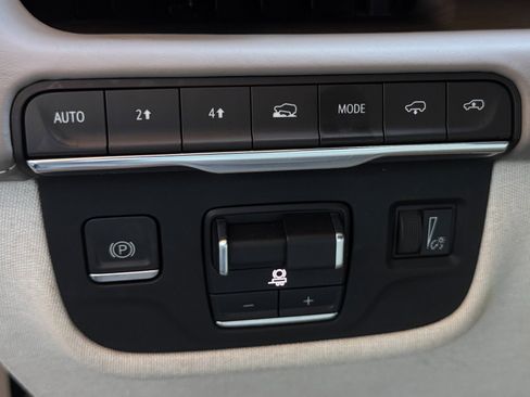 Used 2022 Cadillac Escalade Sport Platinum w/ LPO, ONYX Package image 18