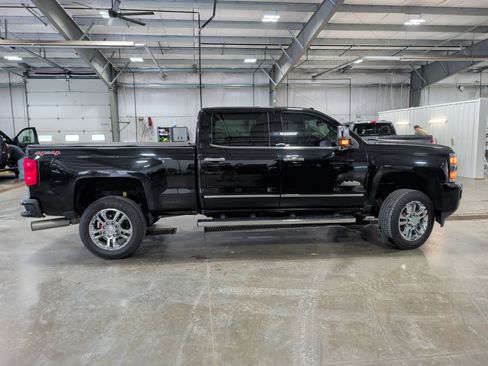 Used 2016 Chevrolet Silverado 2500 High Country w/ Duramax Plus Package AWD/4WD image 2