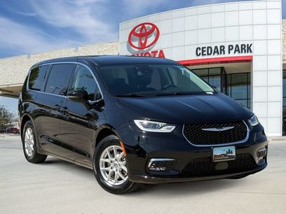 Used 2024 Chrysler Pacifica Touring-L