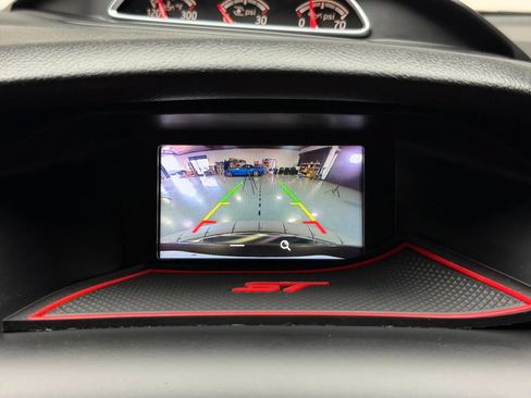 Used 2018 Ford Focus ST FWD image 39