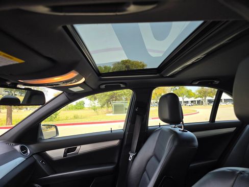 Used 2013 Mercedes-Benz C 250 Sedan image 38