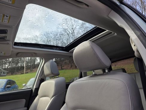 Used 2015 Subaru Forester 2.5i Limited AWD/4WD image 9