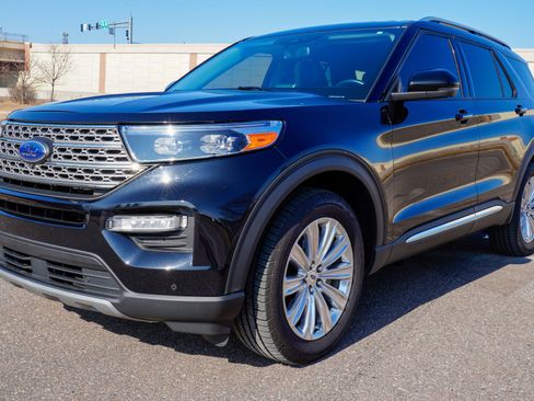Used 2022 Ford Explorer Limited w/ Limited Technology Package image 8
