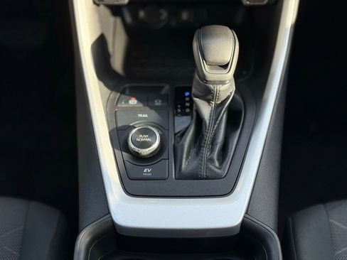 Used 2021 Toyota RAV4 XLE image 27