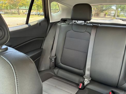 Used 2025 Chevrolet Trax LT FWD image 37