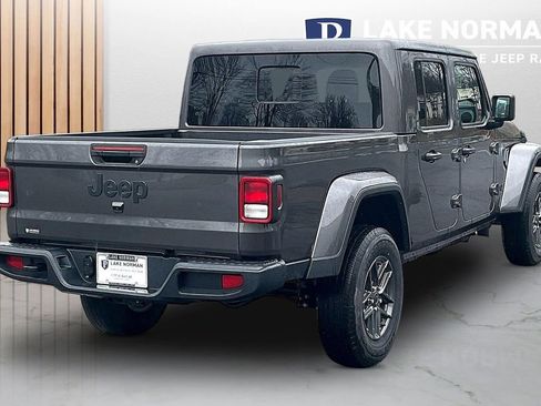 New 2025 Jeep Gladiator Sport image 9