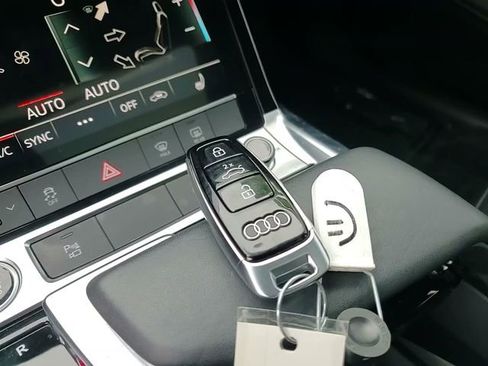 Used 2021 Audi e-tron Premium w/ Convenience Plus Package image 33