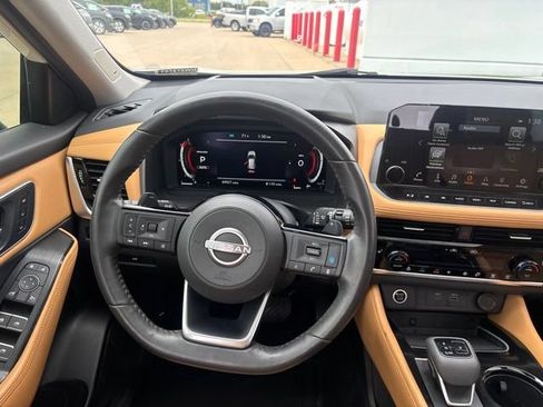 Used 2022 Nissan Rogue Platinum w/ Head-Up Display Package AWD/4WD image 28