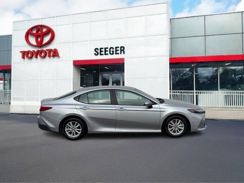 Used 2025 Toyota Camry LE image 2