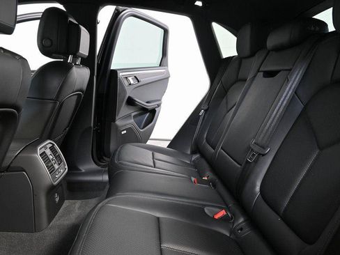 Certified 2026 Porsche Macan Turbo AWD/4WD image 17