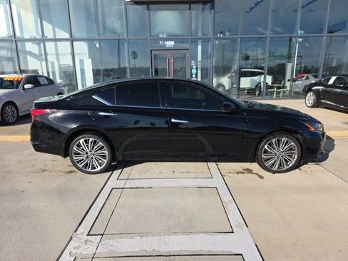 Used 2023 Nissan Altima 2.5 SL image 3