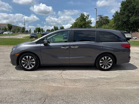 Used 2024 Honda Odyssey EX-L image 2