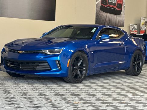 Used 2016 Chevrolet Camaro LT RWD image 8