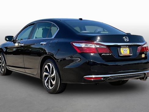 Used 2017 Honda Accord EX image 11