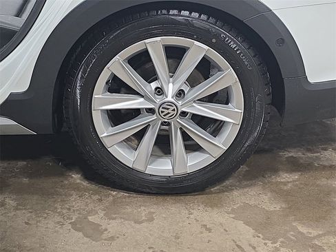 Used 2017 Volkswagen Golf Alltrack SE image 32