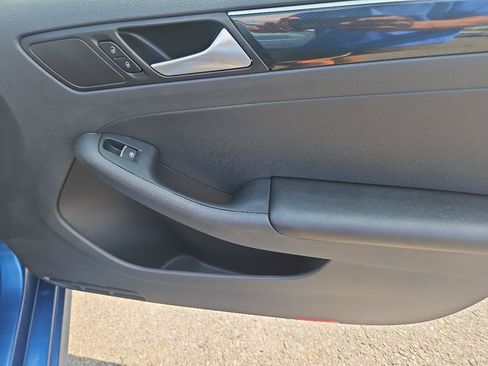 Used 2017 Volkswagen Jetta SEL FWD image 19