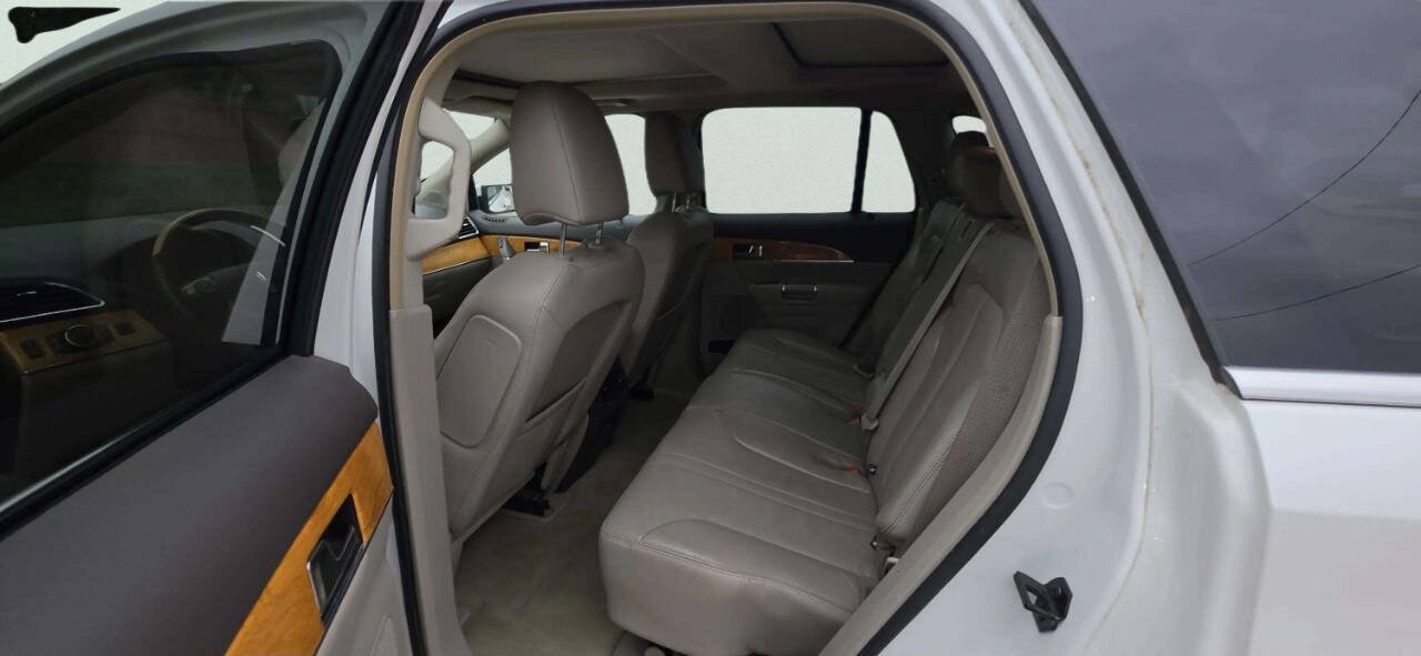 Used 2011 Lincoln MKX AWD w/ Wood Pkg image 7