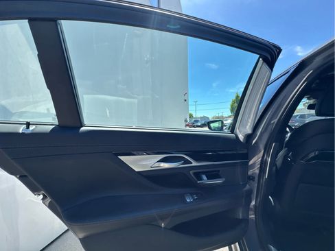 Used 2022 BMW 750i xDrive w/ Executive Package AWD/4WD image 18