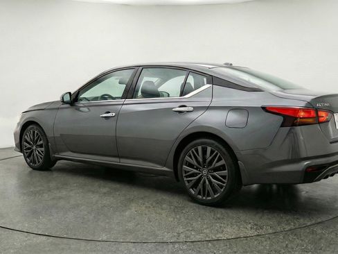 Used 2025 Nissan Altima 2.5 SV FWD image 6