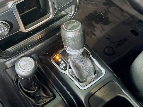 Used 2022 Jeep Wrangler Sport image 27