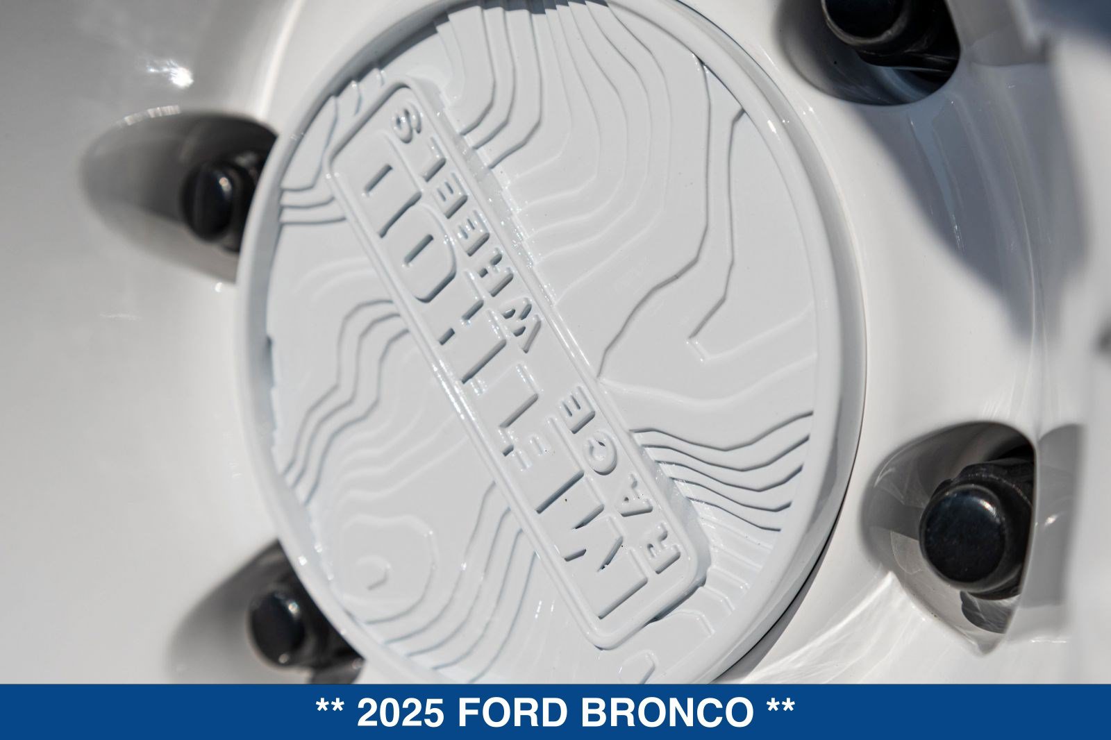Used 2025 Ford Bronco Heritage Edition AWD/4WD image 33