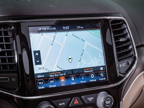 Used 2019 Jeep Grand Cherokee Overland AWD/4WD image 22