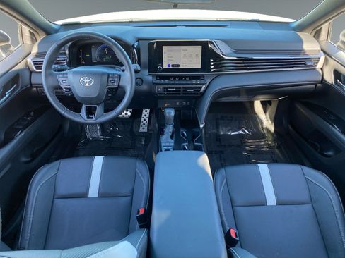 Used 2025 Toyota Camry SE FWD image 10