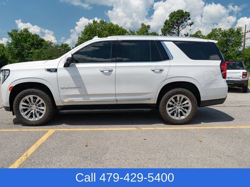 Used 2021 GMC Yukon SLT w/ SLT Premium Package AWD/4WD image 3
