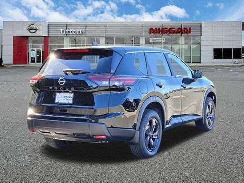 New 2026 Nissan Rogue SV FWD image 4