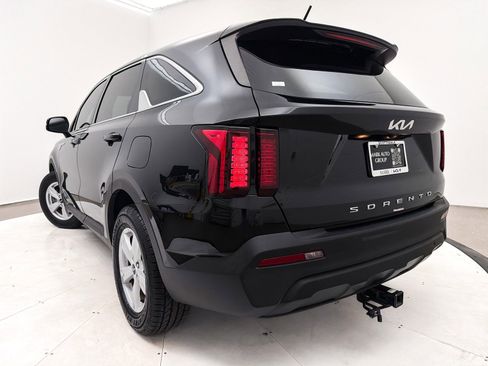 Used 2022 Kia Sorento LX image 8