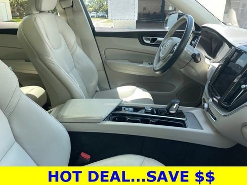 Used 2024 Volvo XC60 B5 Plus AWD/4WD image 4