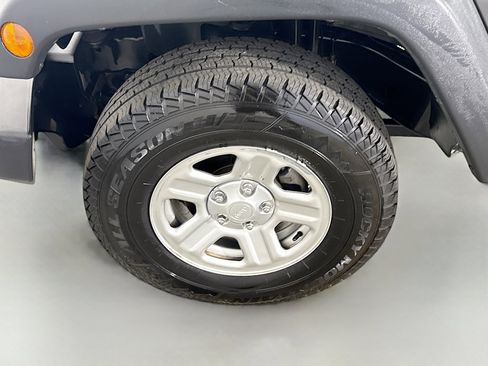 Used 2017 Jeep Wrangler Unlimited Sport w/ Connectivity Group image 37