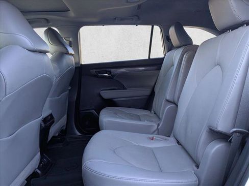 Used 2021 Toyota Highlander Limited image 21