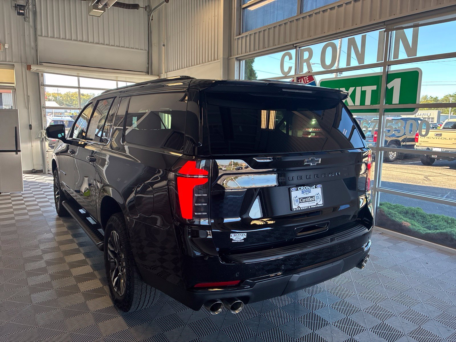 Used 2026 Chevrolet Suburban Z71 w/ Sun And Tow Package AWD/4WD image 4