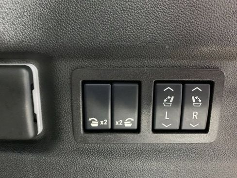 Used 2025 GMC Yukon XL AT4 Ultimate image 14