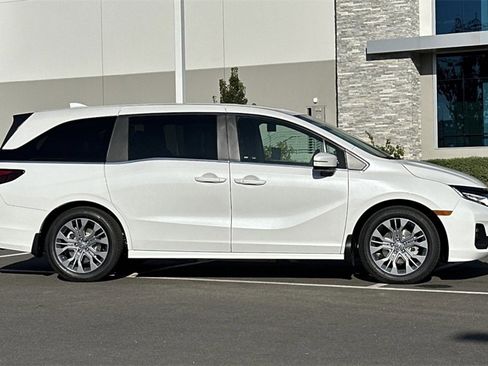 New 2026 Honda Odyssey Touring image 33