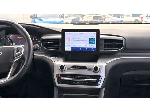 Used 2022 Ford Explorer XLT w/ Equipment Group 202A image 14