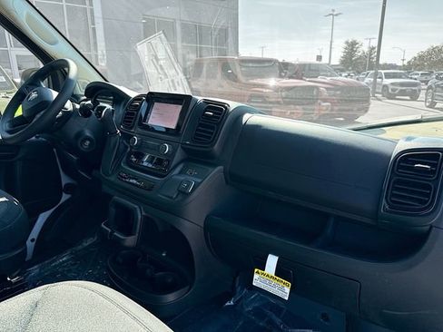 Used 2025 RAM ProMaster 2500 w/ Convenience Group image 23