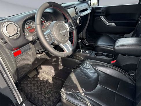 Used 2015 Jeep Wrangler Unlimited Rubicon image 19