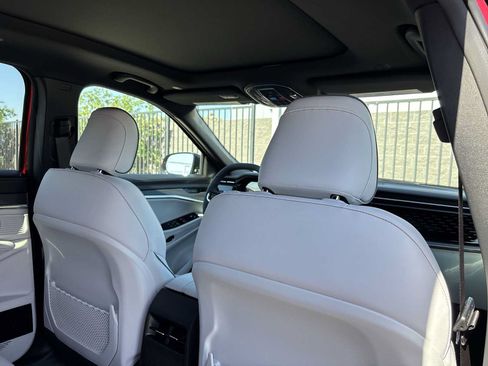 Used 2025 Jeep Wagoneer S Limited AWD/4WD image 16