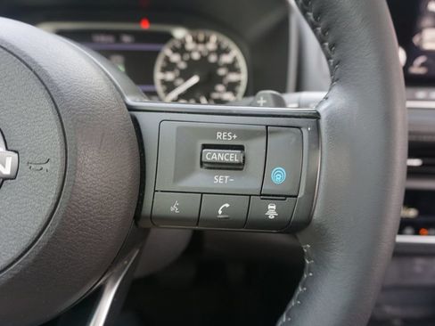 Used 2024 Nissan Rogue SV w/ SV Premium Package FWD image 9