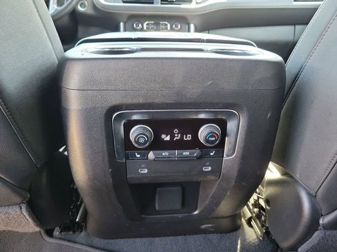 Used 2024 Chevrolet Tahoe Premier AWD/4WD image 12