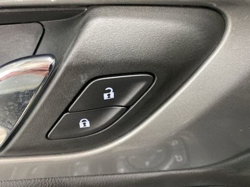 Used 2023 Chevrolet Traverse LT w/ LT Premium Package image 34