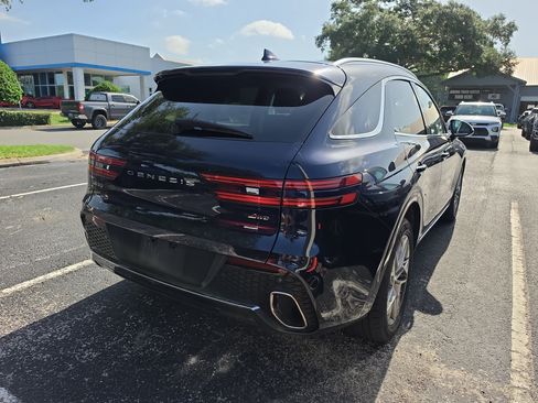 Used 2025 Genesis GV70 2.5T AWD/4WD image 3